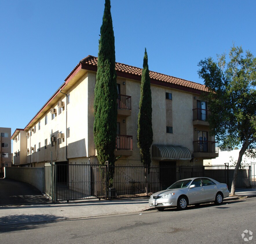 Primary Photo - 5440 Carlton Way