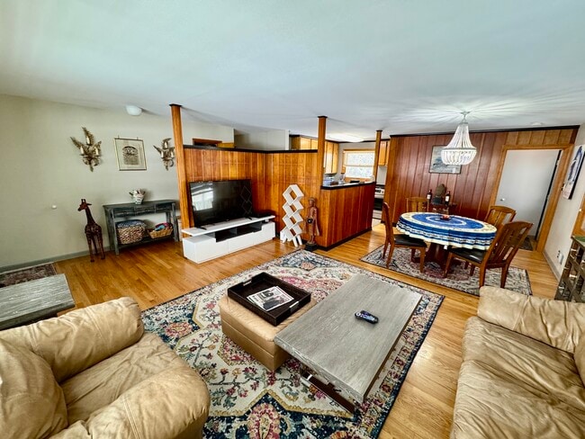 Building Photo - 325 Kishwaukee Dr