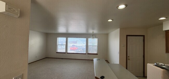 Foto del edificio - 1326 S Skyline Dr