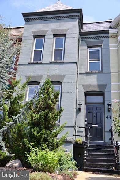 Foto principal - 44 R St NE