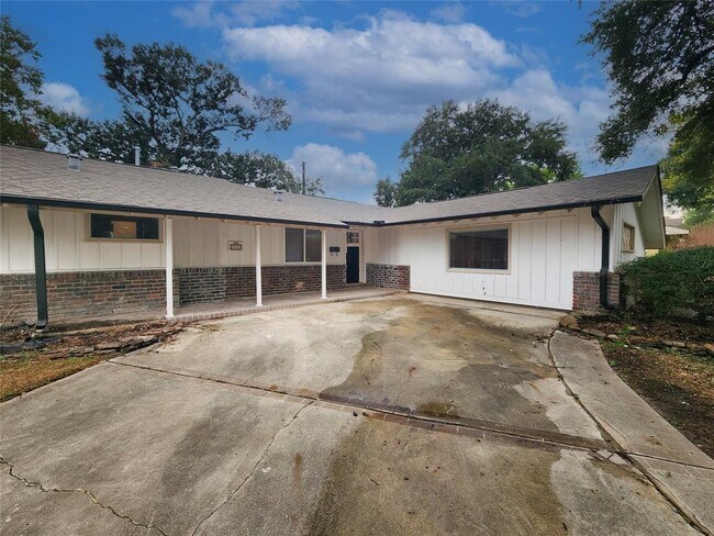 Foto del edificio - 5603 Arboles Dr