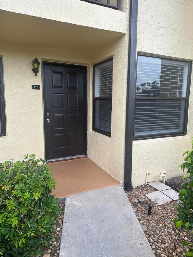Building Photo - 4692 Lucerne Lakes Blvd