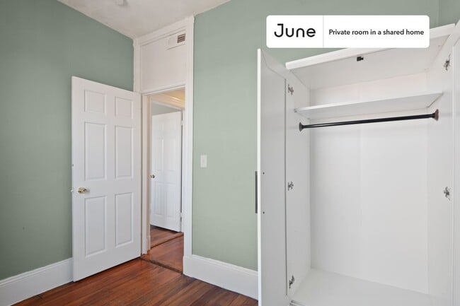 Building Photo - Room in Shared 4 bed/1.5 bath home