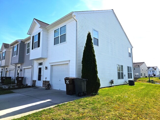 Building Photo - 265 Garrison Way
