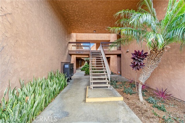 Foto del edificio - 6600 Warner Ave