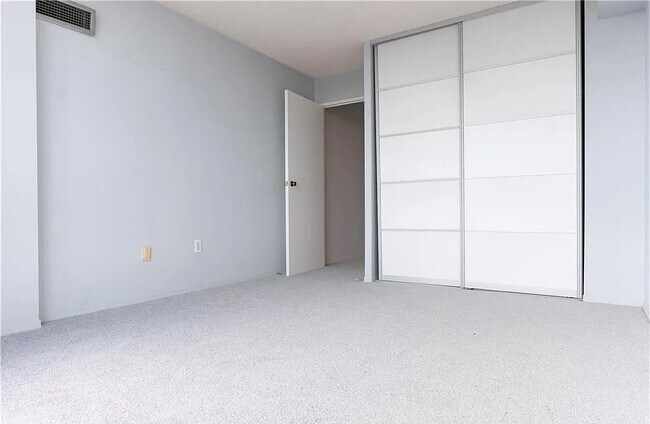 Foto del edificio - 1020 Warburton Ave