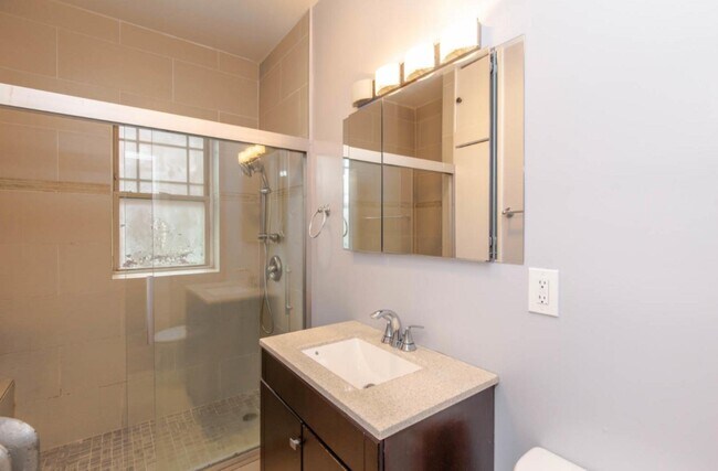 Foto del edificio - 1337 W Touhy Ave