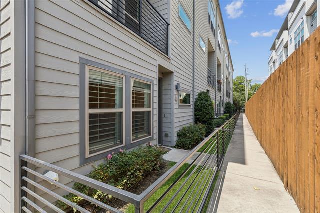 Foto principal - 4226 Roseland Ave