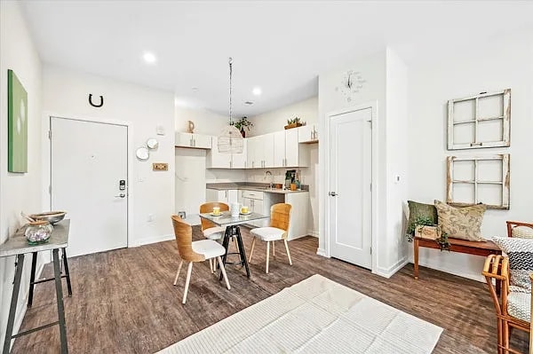 Primary Photo - 2077 Ridge Ave