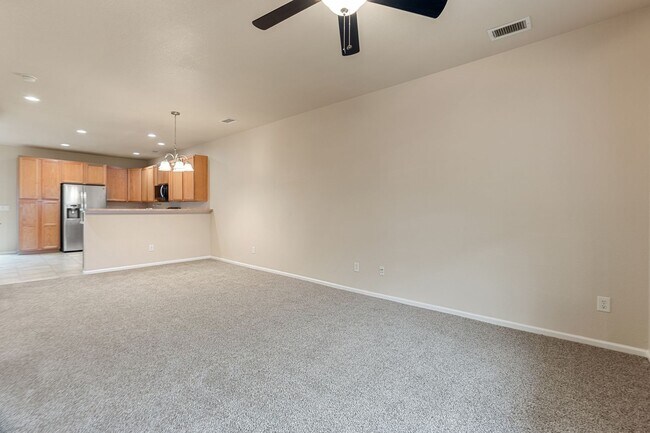 Foto del edificio - Evolve Real Estate: Beautiful 3 Bed / 2.5 ...