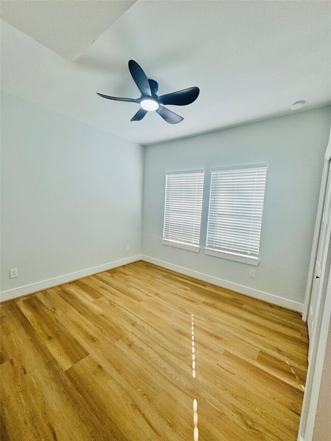 Foto del edificio - 9362 Starfire Ln