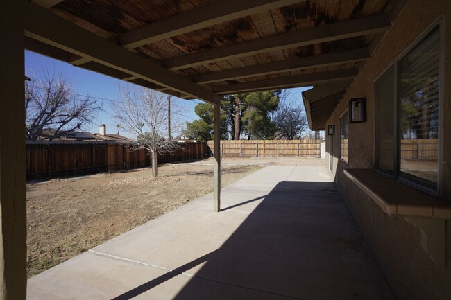 Building Photo - 3 BEDROOM APPLE VALLEY HOME