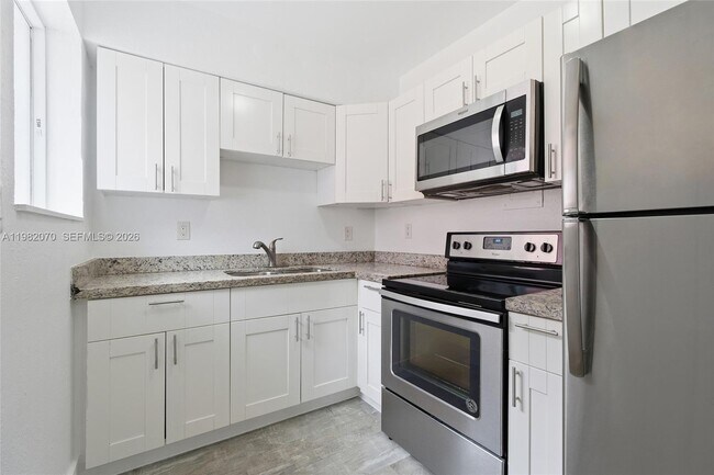 Building Photo - 8430 Crespi Blvd