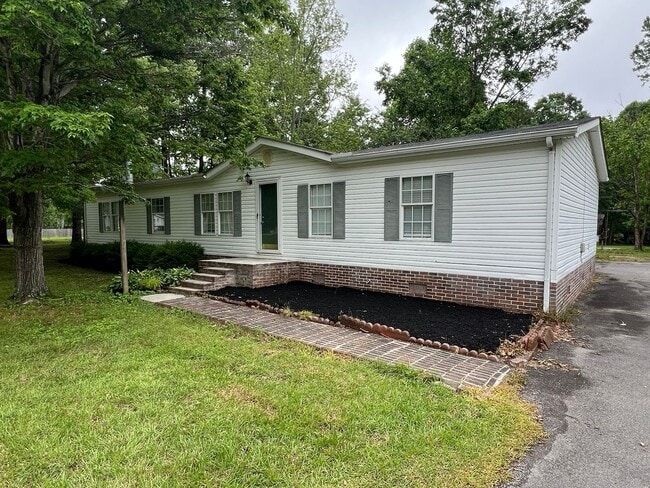 Building Photo - Cedar Lane