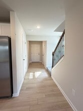 Building Photo - 813 Powder Br Dr