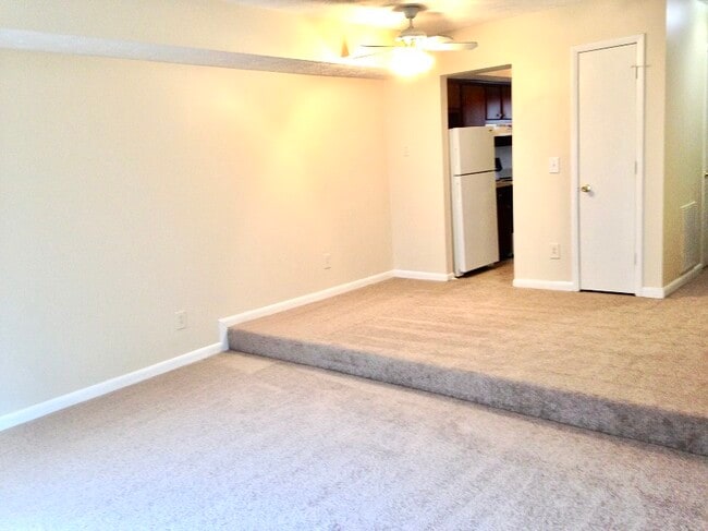 Building Photo - 593 Delzan Pl