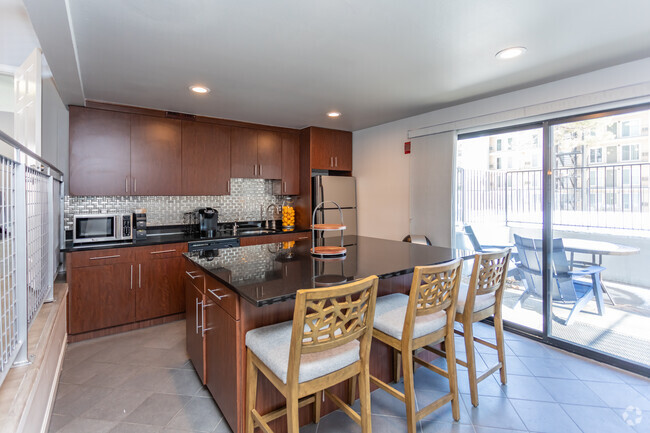Monaco Lakes 2 Kitchen - Monaco Lakes Apt