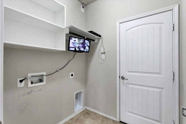 Building Photo - Beautiful 4 bedroom 3 bath 2 story home in gated community.