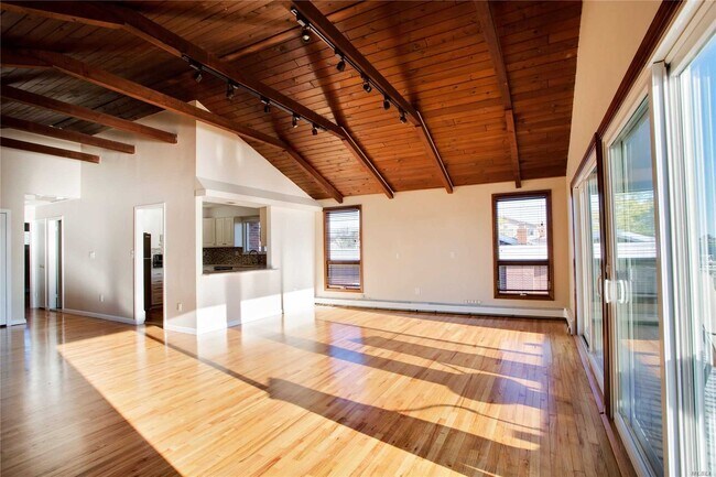 Building Photo - 208 Block Ln