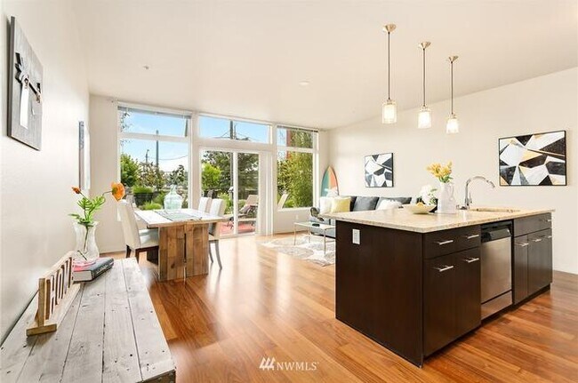Foto del edificio - 2960 Eastlake Ave E