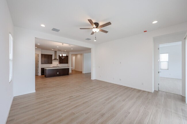 Building Photo - 3 Bedroom Plus Den in Aloravita Community