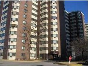 Building Photo - 7337 S South Shore Dr