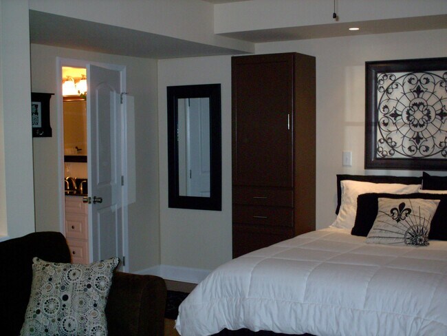 Building Photo - 5070 Vernon Springs Dr