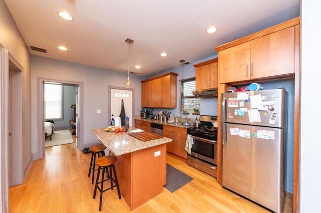 Foto del edificio - 3 bedroom in Chicago IL 60622