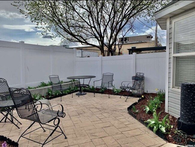 Foto del edificio - 260 N Bliss Ct