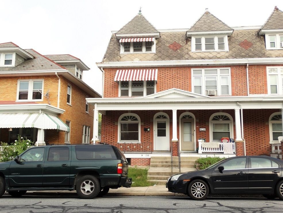 Primary Photo - 158 Park Ave
