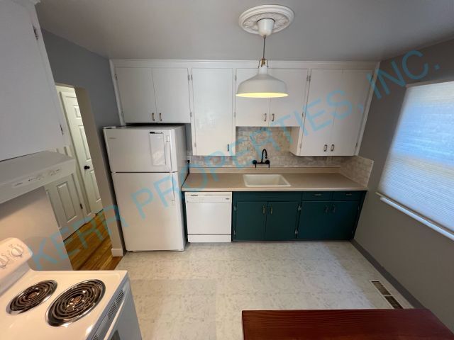 Foto del edificio - FREE RENT! Charming 3-Bedroom Retreat in Vibrant Portland Neighborhood! SCREENING CHARGES TO BE R...