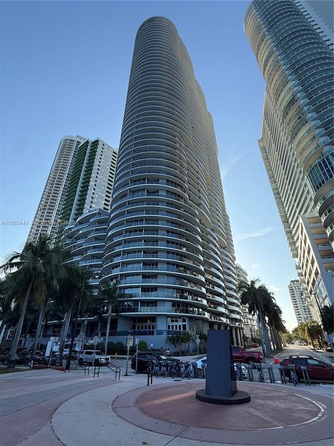 Foto del edificio - 488 NE 18th St