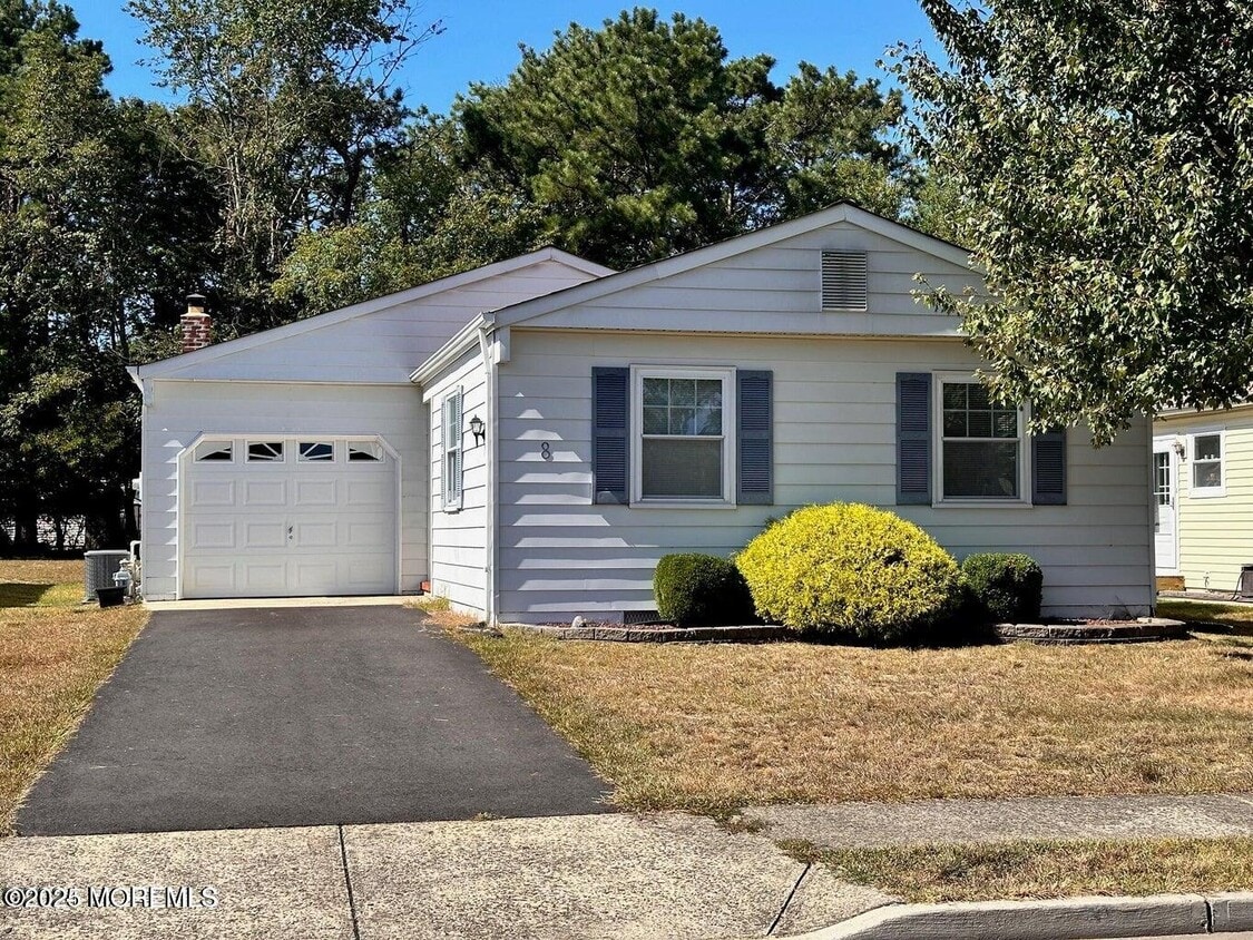 Primary Photo - 8 Wakan Ct