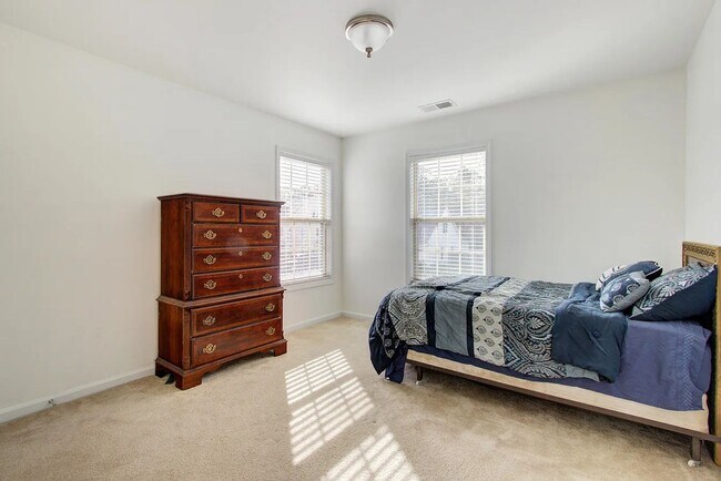 Foto del edificio - 132 Carolina Wren Ave
