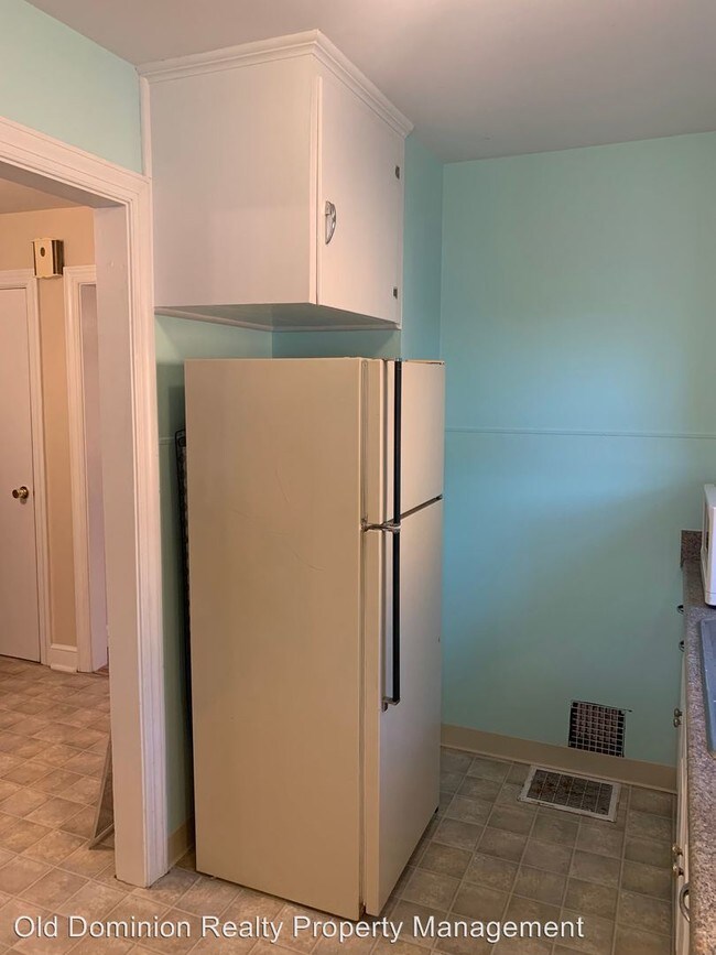 Foto del edificio - 3 br, 1 bath House - 297 Center Street