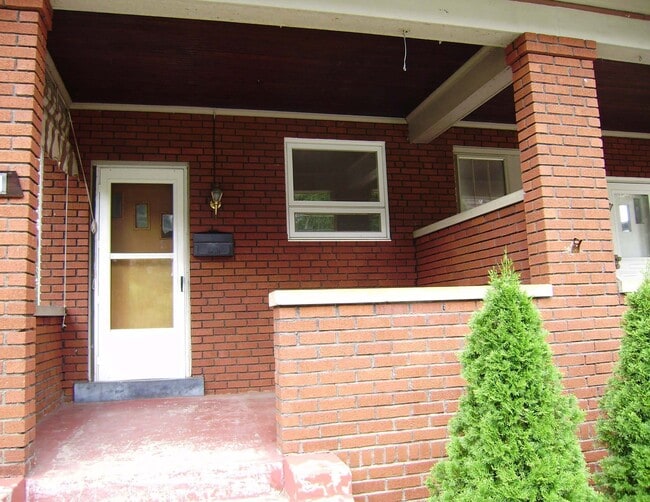 Photo - 5621 Woodmont St Apartment