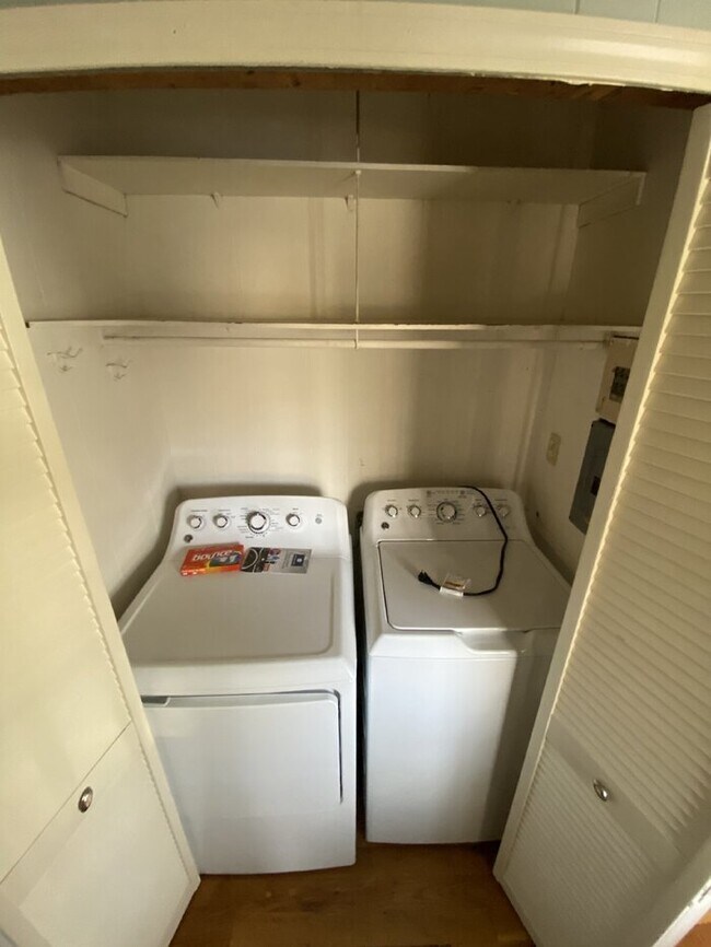 Foto del edificio - 6709 Rockwood Rd