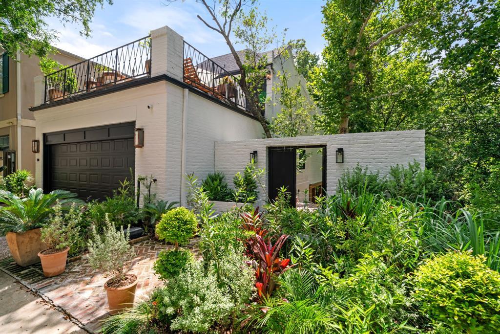 Foto principal - 10 S Briar Hollow Ln