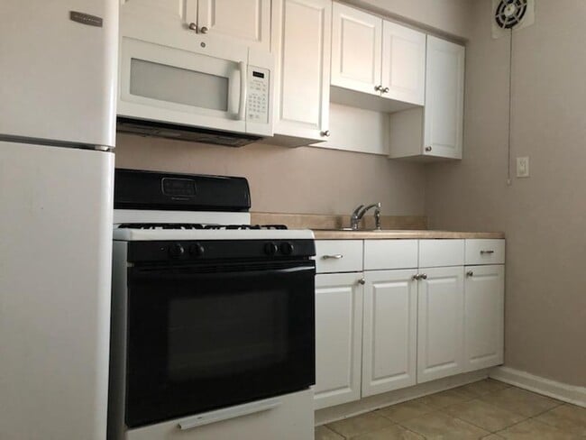 Kitchen - 3139 Fairfield St