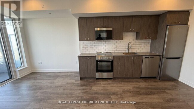 Photo du bâtiment - 15 Wellington St S