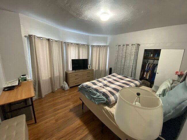 Primary Bedroom - 317 E 17th St