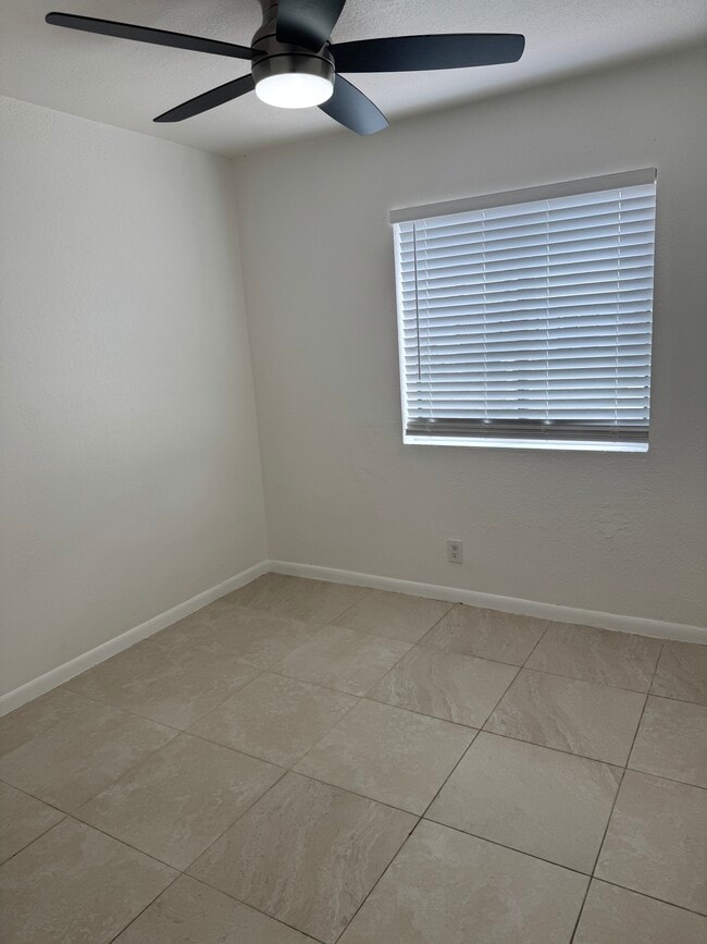 Building Photo - 5865 Strawberry Lakes Cir