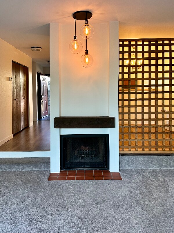 Building Photo - 22703 Lakeview Dr