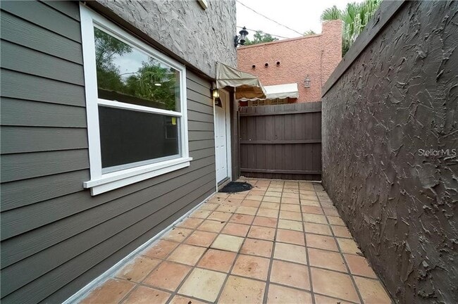 Foto del edificio - 445 Shine Ave