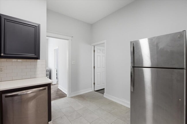 Building Photo - 2552 N Kildare Ave