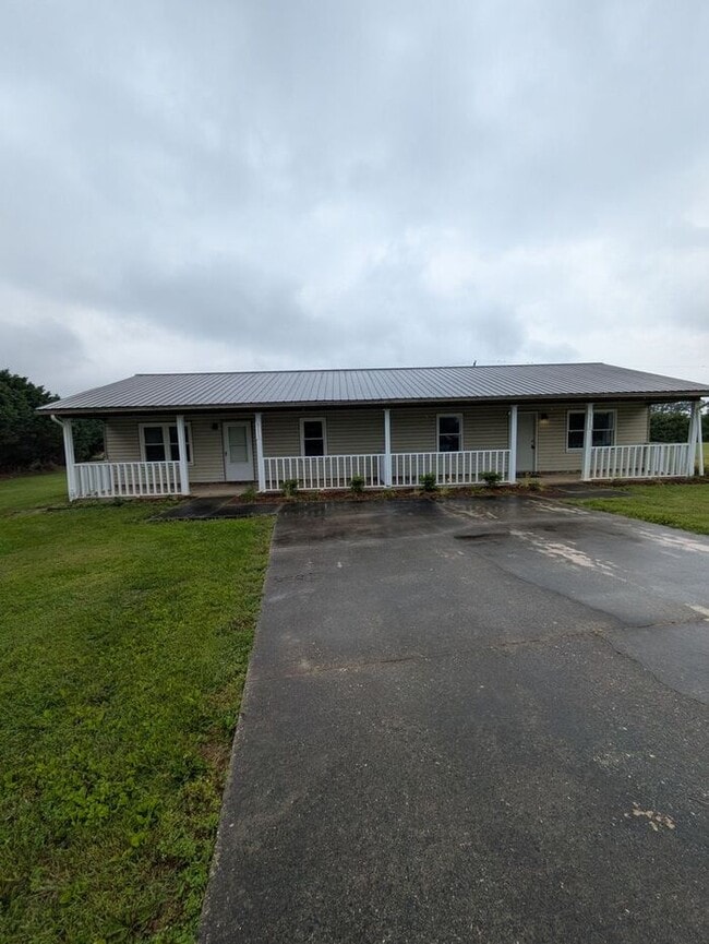 Building Photo - 5110 Ponderosa Dr