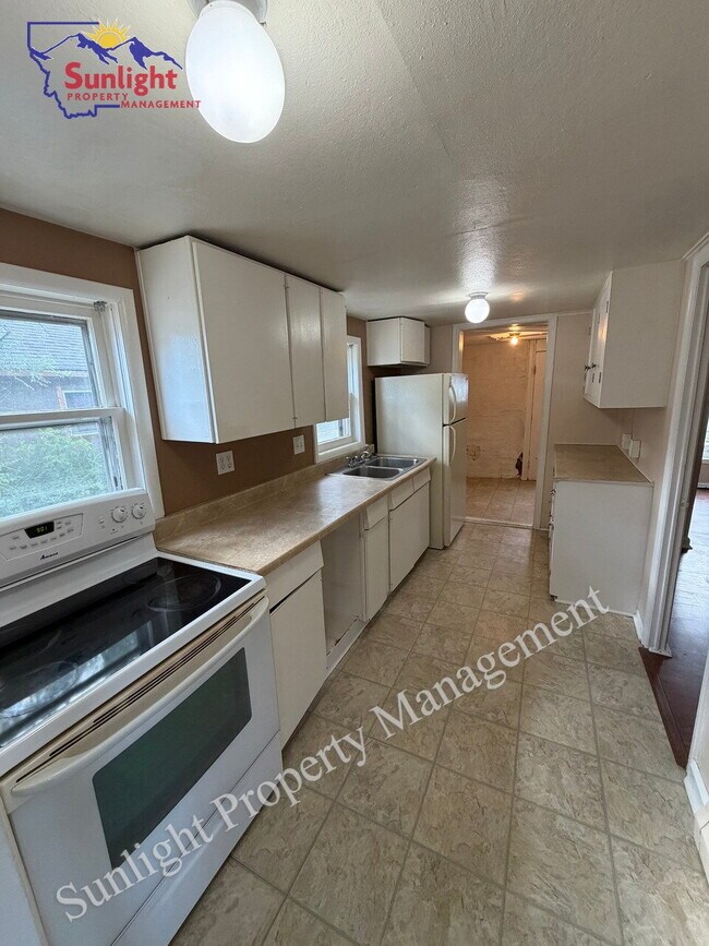 Building Photo - 2 Bed 1 Bath Single Family