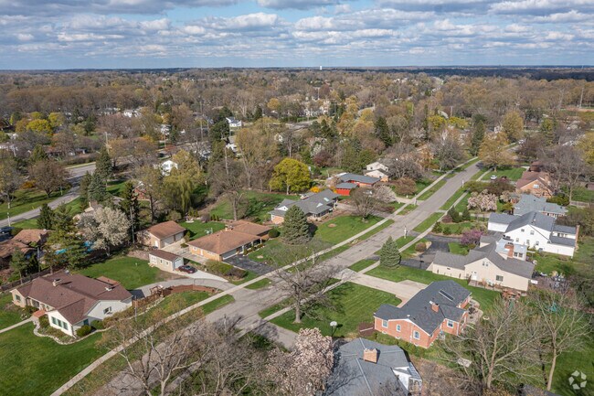 Overview of Whitehills Drive in the East Lansing neighborhood.