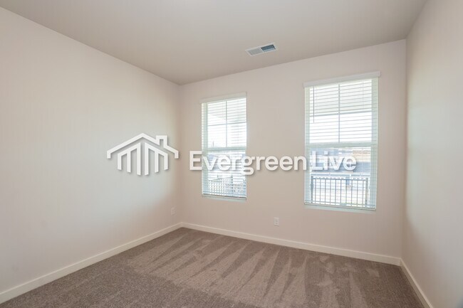 Building Photo - 874 Bur Oak Ct