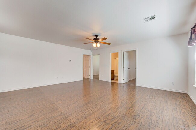 Foto del edificio - 3727 Cedar Ridge Dr